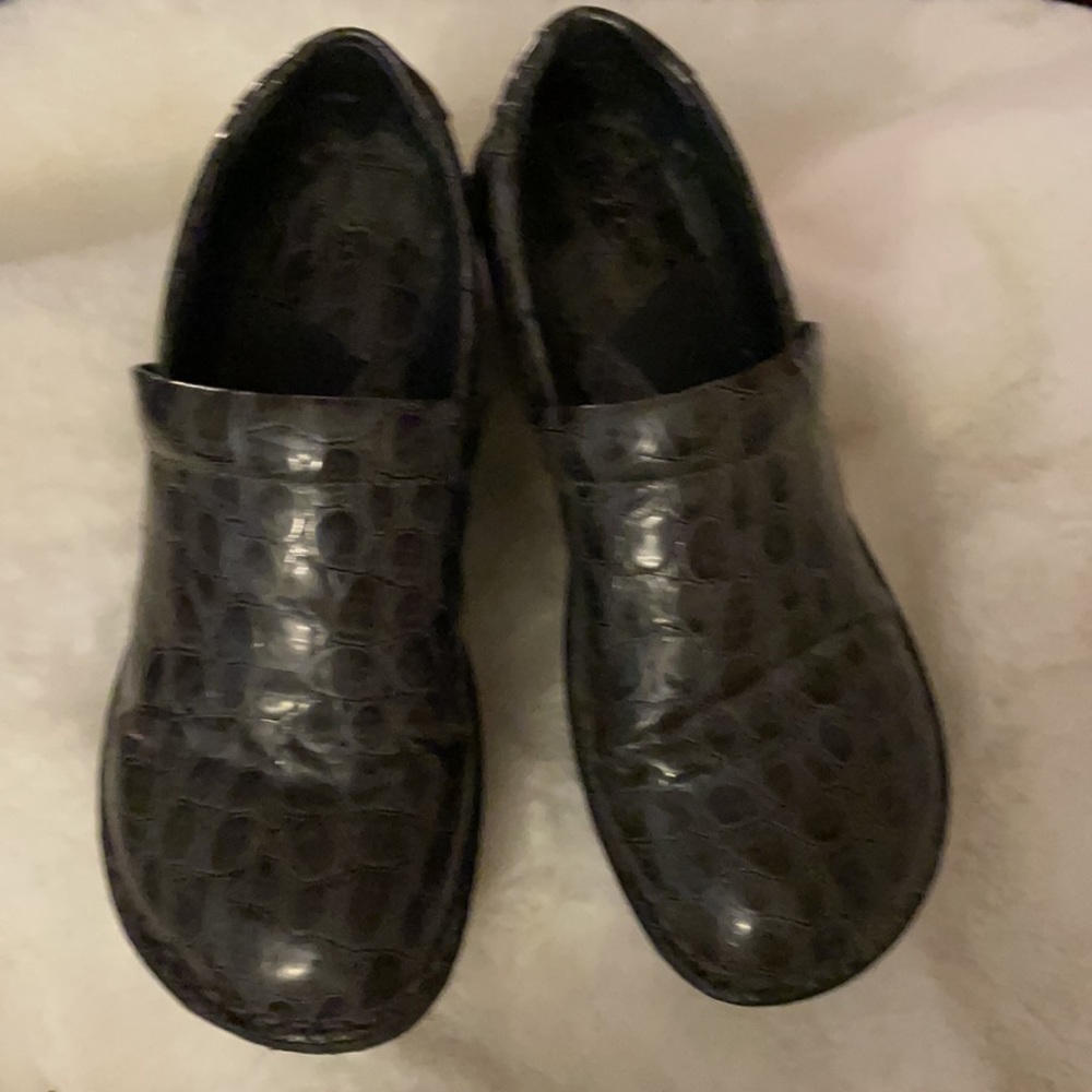 Women's B.O.C, Peggy. Embossed clog style with a soft leather upper size 8.5 - Picture 4 of 8